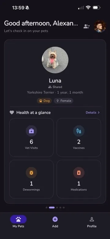 Petovi home screen in dark mode, shown in a phone frame